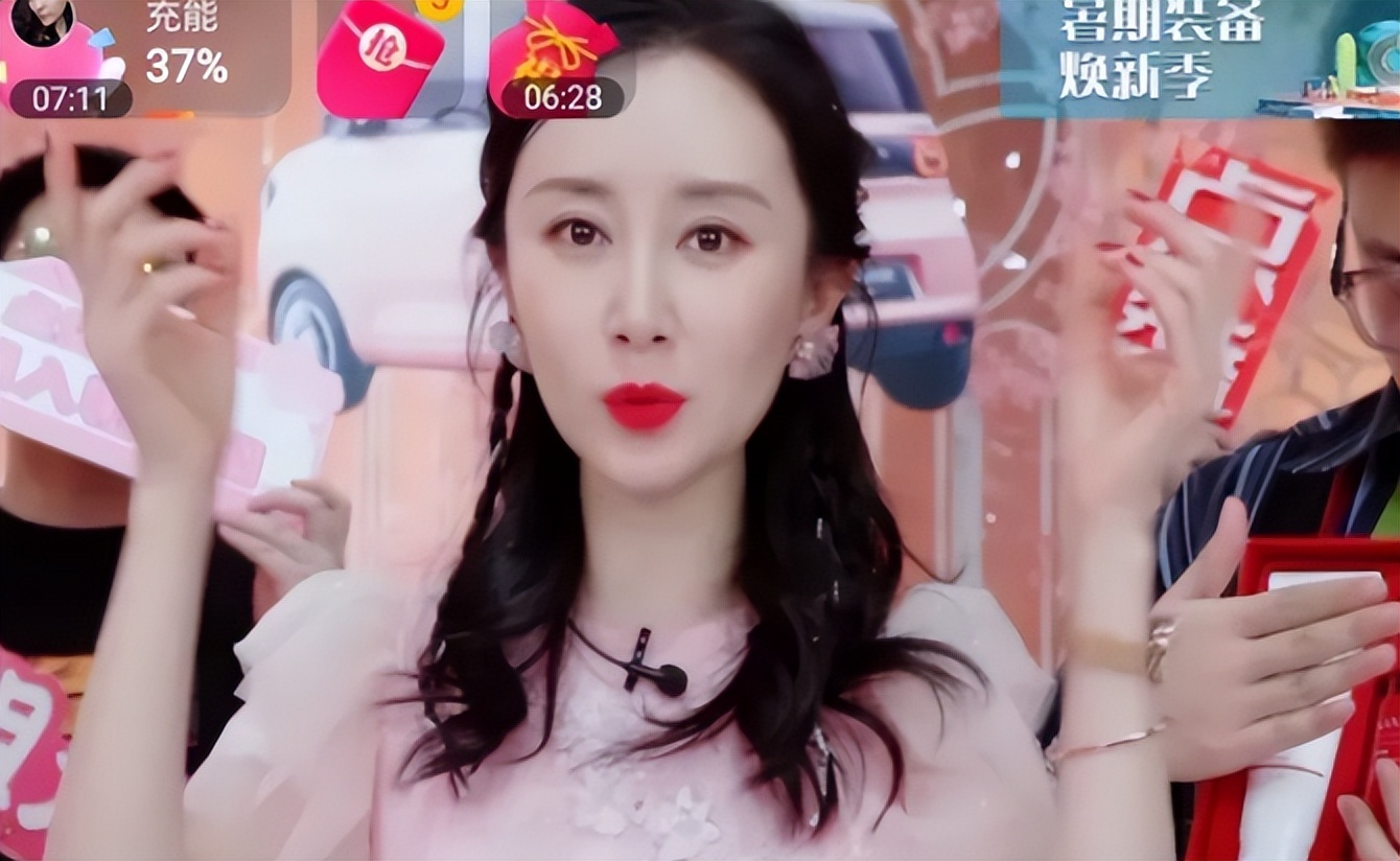 《魔幻手机》中的"傻妞",如今成卖货1姐,女神舒畅经历了啥?