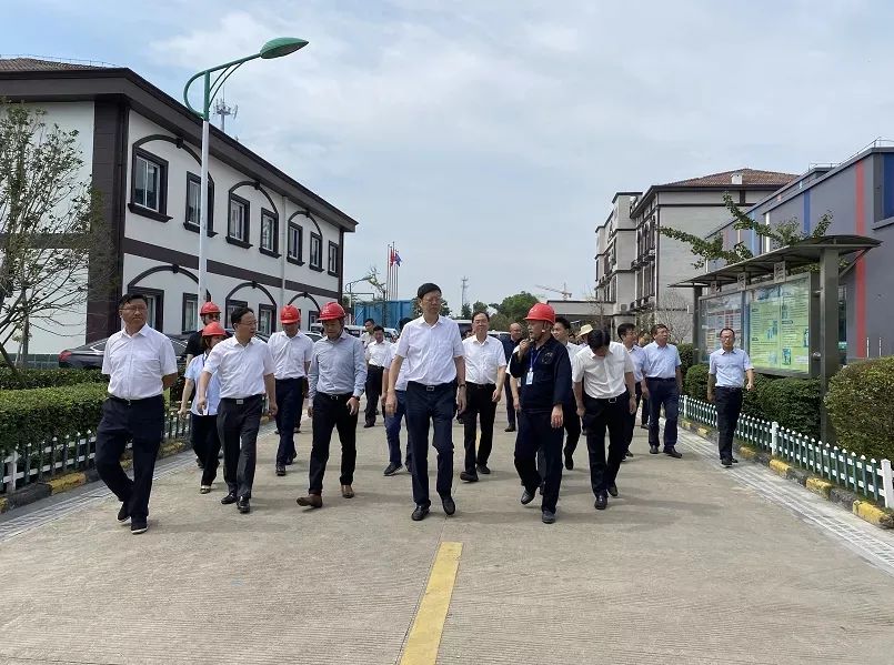 元茂荣一行到临海市视察危废处置设施建设情况
