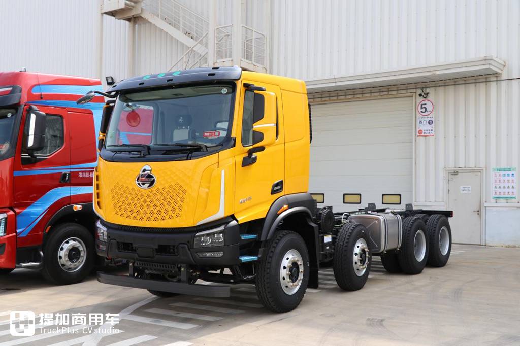 乘龙h5v自卸车底盘实拍