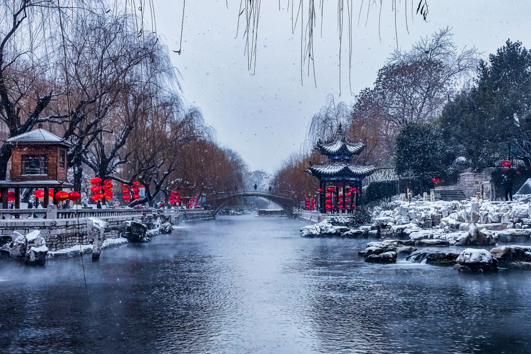 济南护城河雪景图片