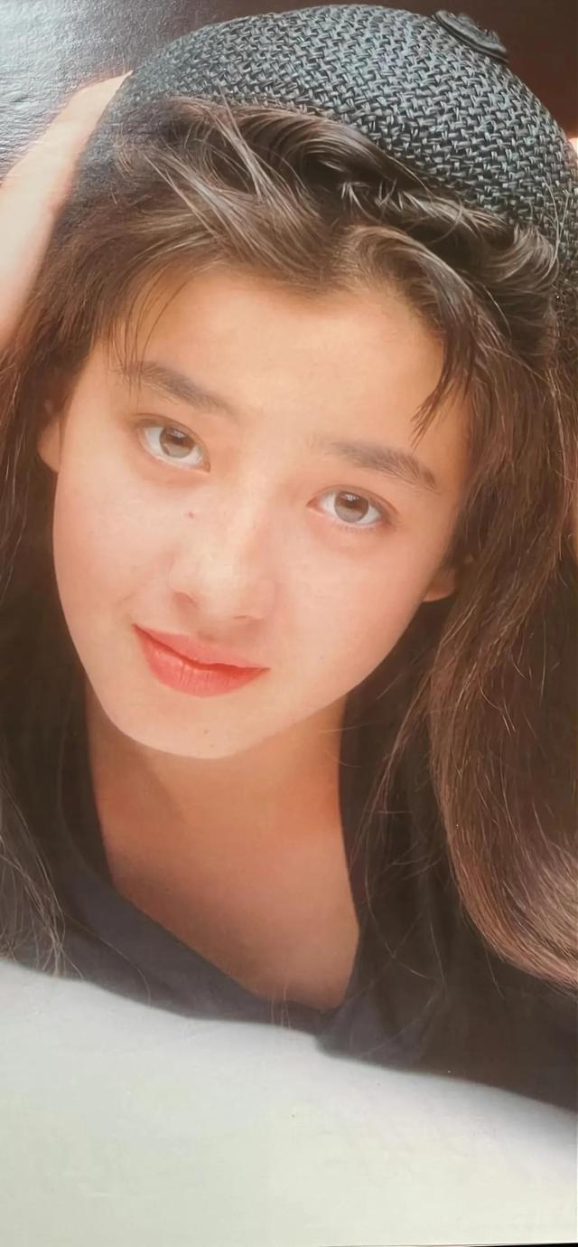 宫泽理惠,有一个"卖女求荣"的母亲,她真是不幸