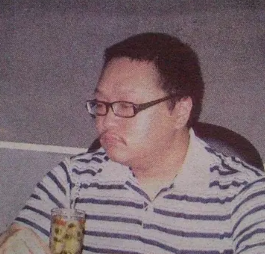 他是文强的儿子,找工作被朋友婉拒,父亲曾告诫他:不要仇视社会