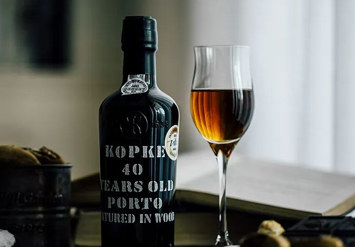 波特酒的分类:宝石红波特酒和陈年茶色波特酒