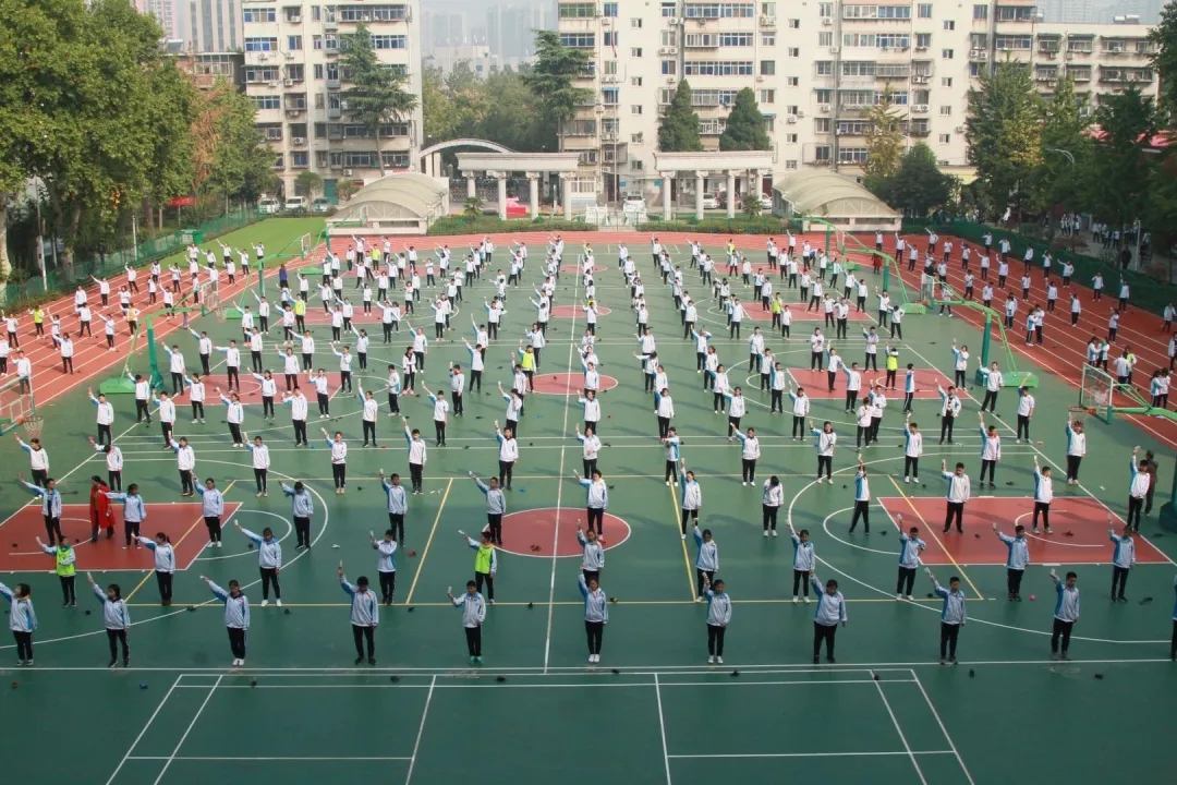 郑州市第十六中学始建于1955年,前身为郑州市第十一初级中学,1978年