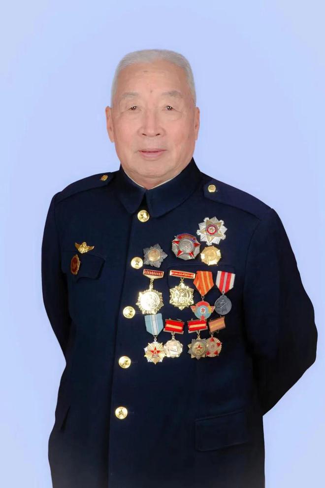 送别抗美援朝空军战斗英雄王天保