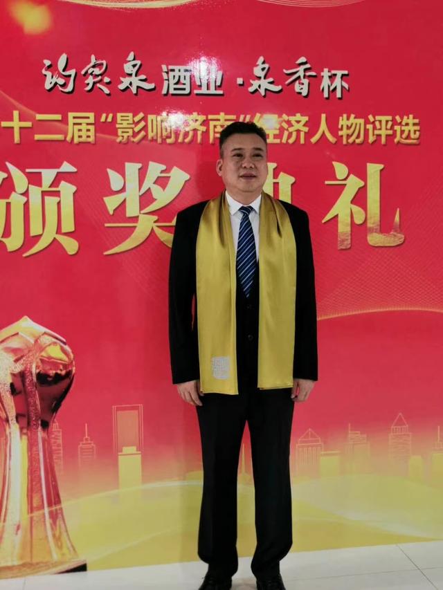 他俩不是山东人,成影响济南经济人物,她是济南首富,他执掌小鸭