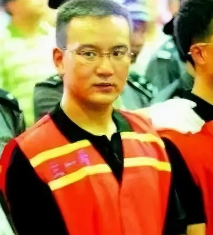 黑老大马冰冰:祸害兰州十多年,逃亡时儿子惨死,行刑前满脸笑容