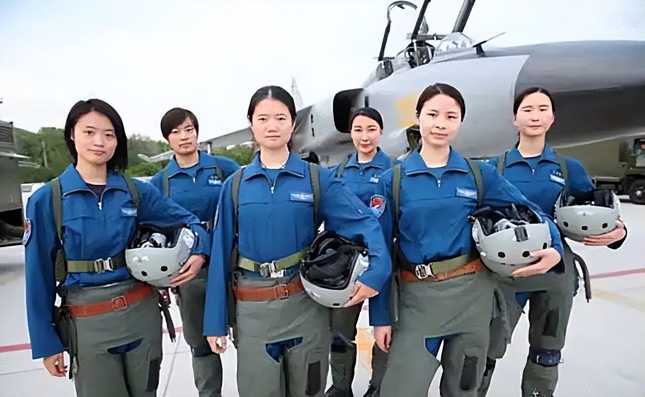 04年女飛行員確診乳腺癌,抗癌11個月後歸來,15年後升任空軍少將