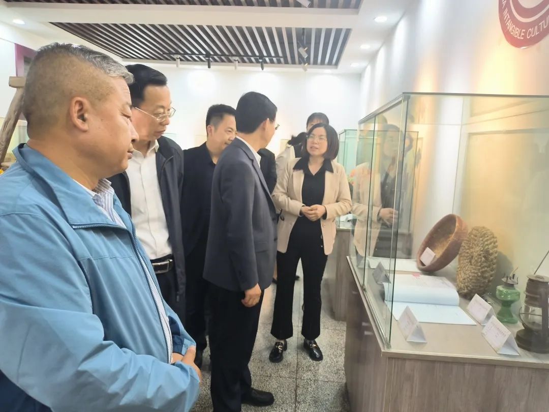 咸阳人大田一泓调研泾阳文化馆非遗陈列厅|宽创非遗陈列展厅设计