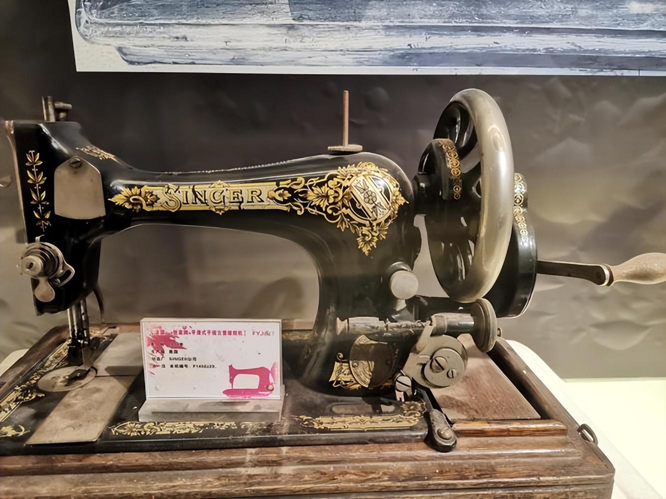 真正了解缝纫机的人,都将它收藏起来,时不时还要给它做些保养和清洁