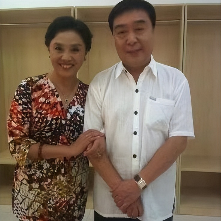 "酒蒙子"师胜杰:患癌离世4年后,遗孀宋艳的坚持惹人泪目