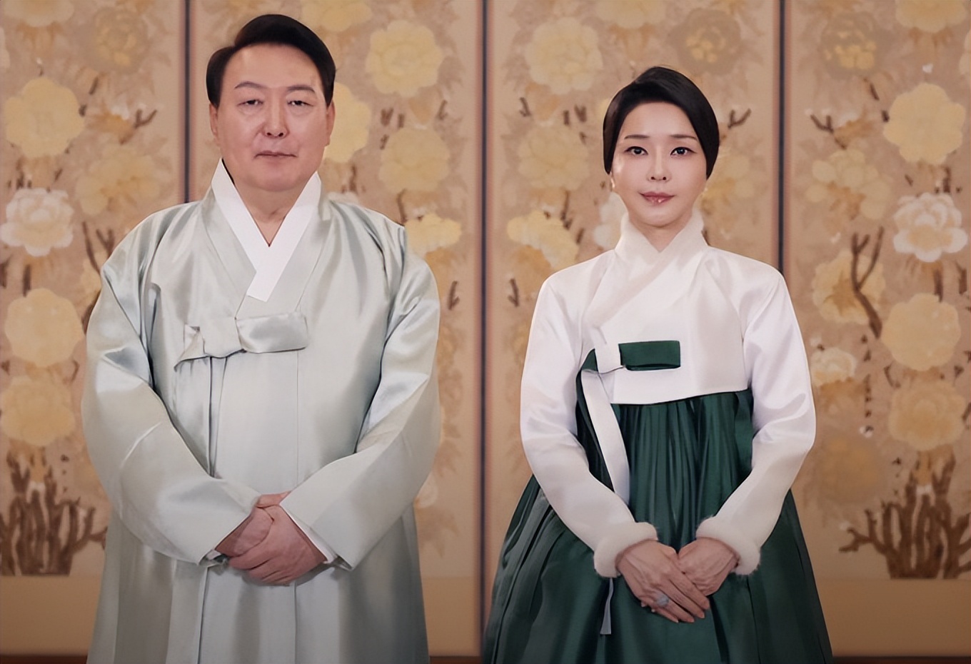 韩国第一夫人穿韩服亮相送新春祝福!新春造型好温柔贤淑,美到了