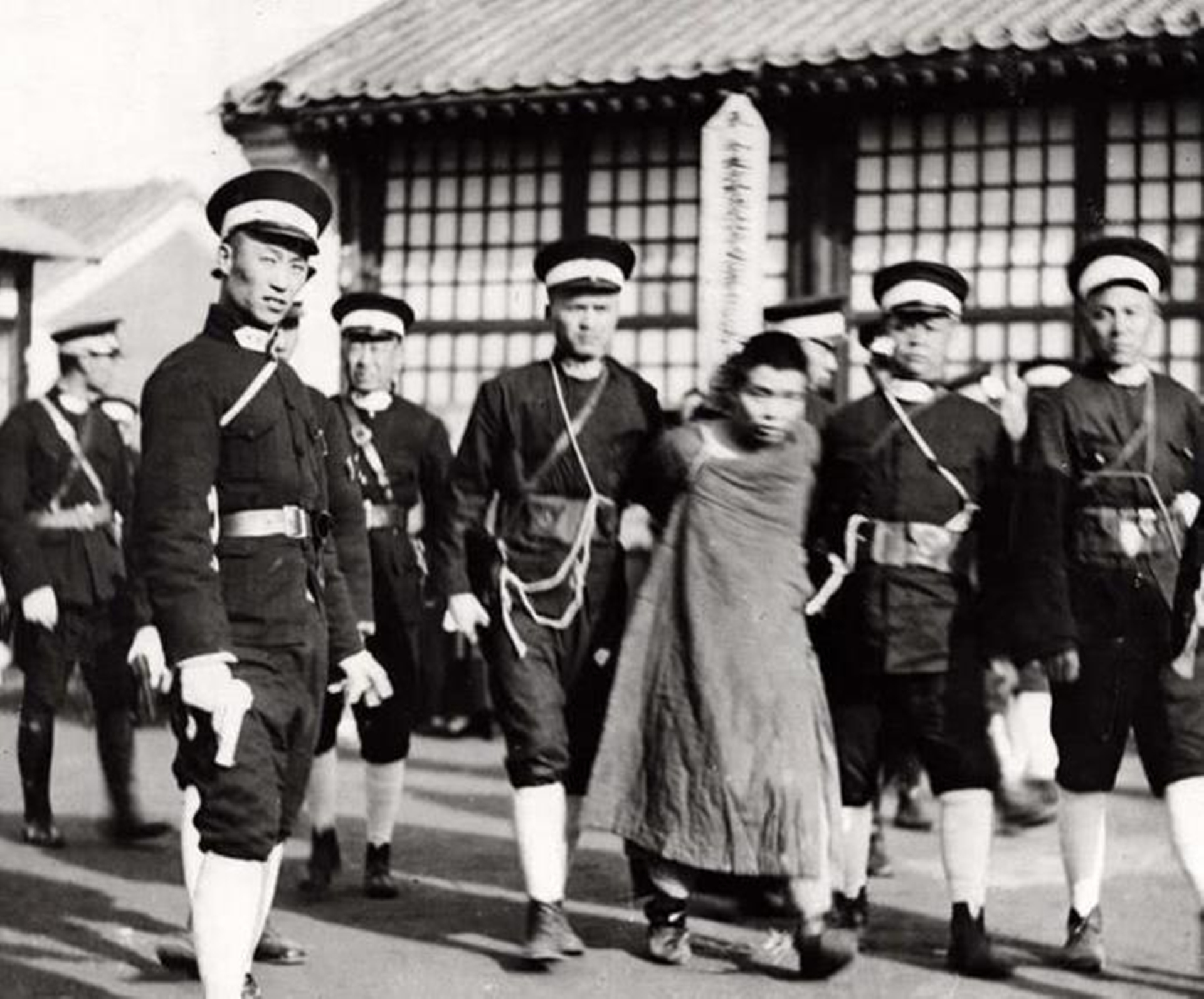 民国农村奇案:丈夫患病,妻子找人拉帮套,离奇命案见证人心险恶