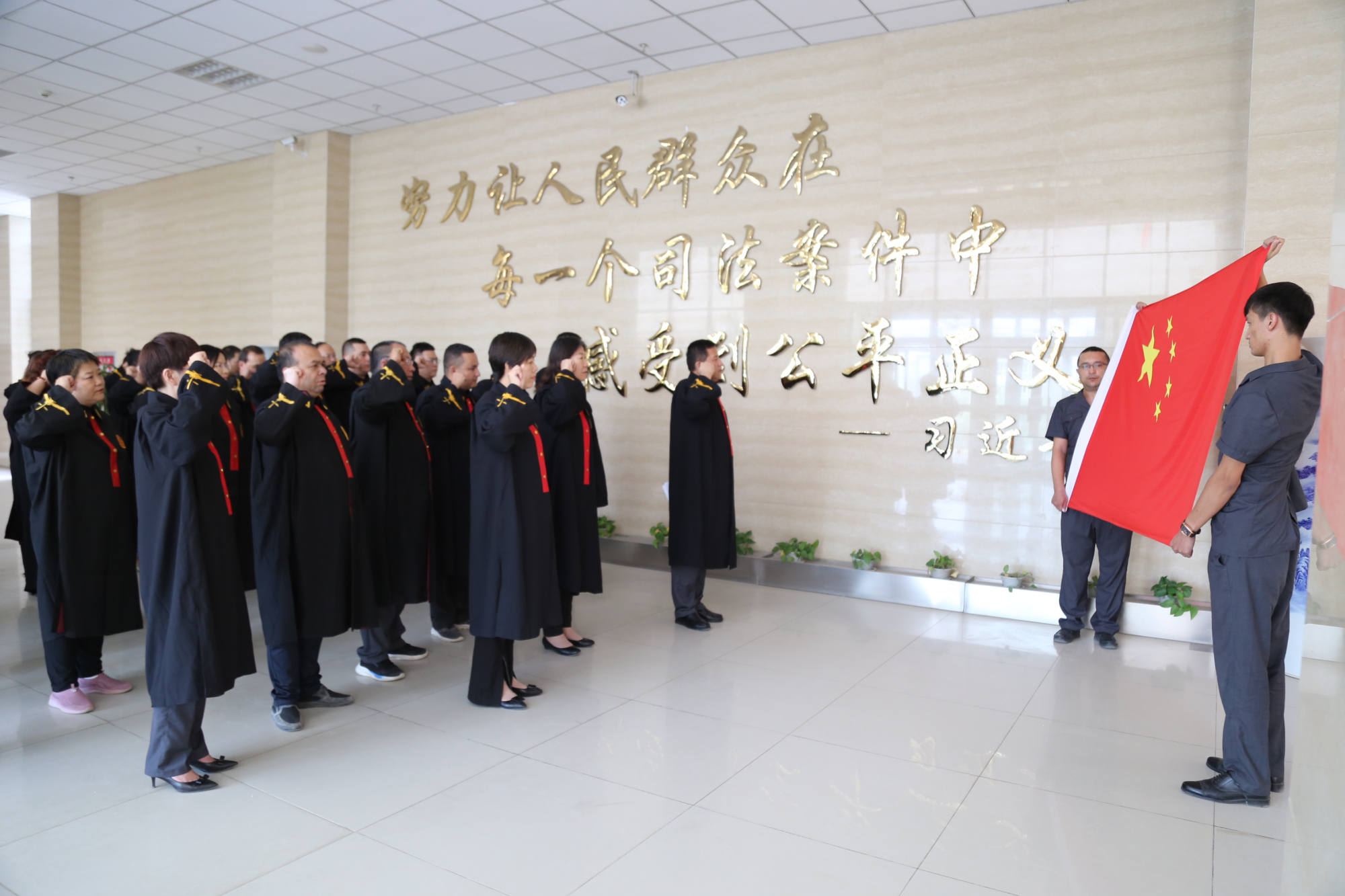 莎车县法院举行员额法官重温法官誓词活动