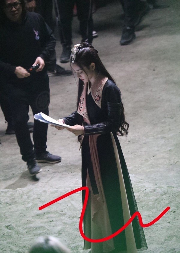 《驭鲛记》迪丽热巴,任嘉伦路透,来看看两人的古装造型