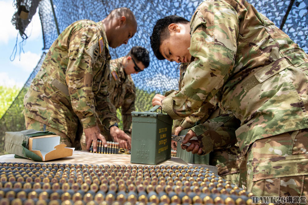 美军舱门机枪手实弹射击训练 使用增强性能弹药 火力大为提高