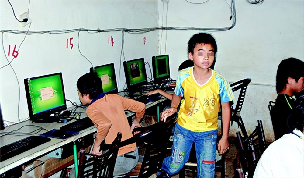 回顾 湖南女大学生校内被割喉,画面惨不忍睹,背后真相令人愤慨