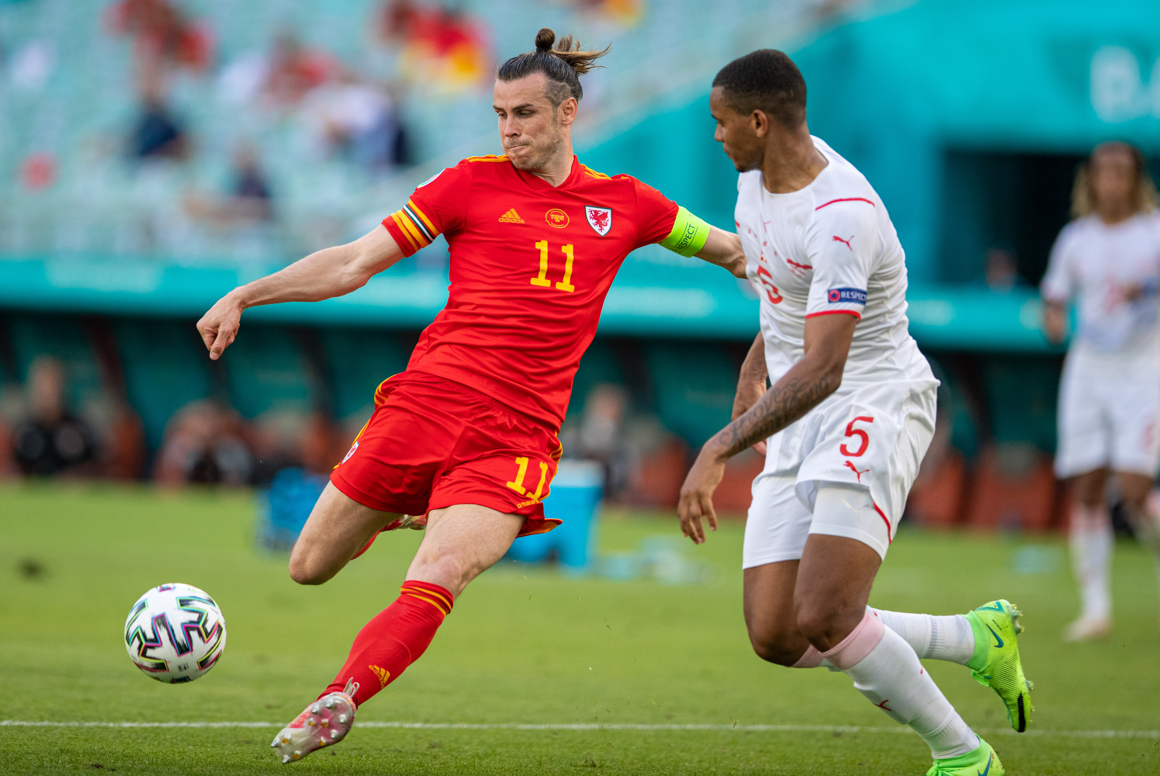 足球——欧锦赛小组赛:威尔士队战平瑞士队