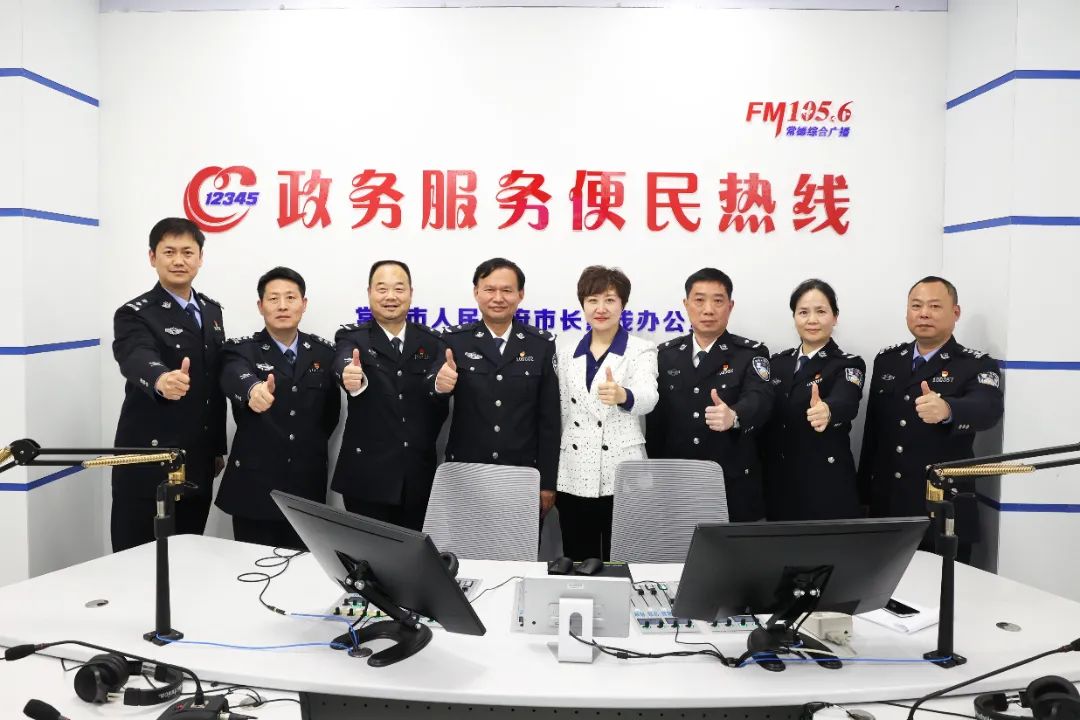 曾勇同志做客"市长热线"嘉宾访谈栏目