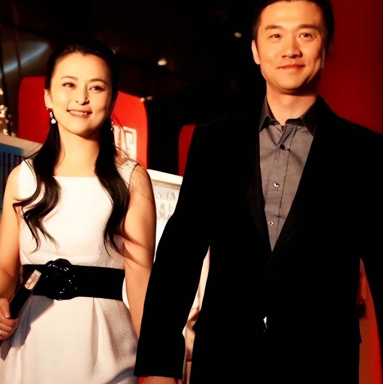 2008年,柯蓝与演员黄志忠因戏相识.