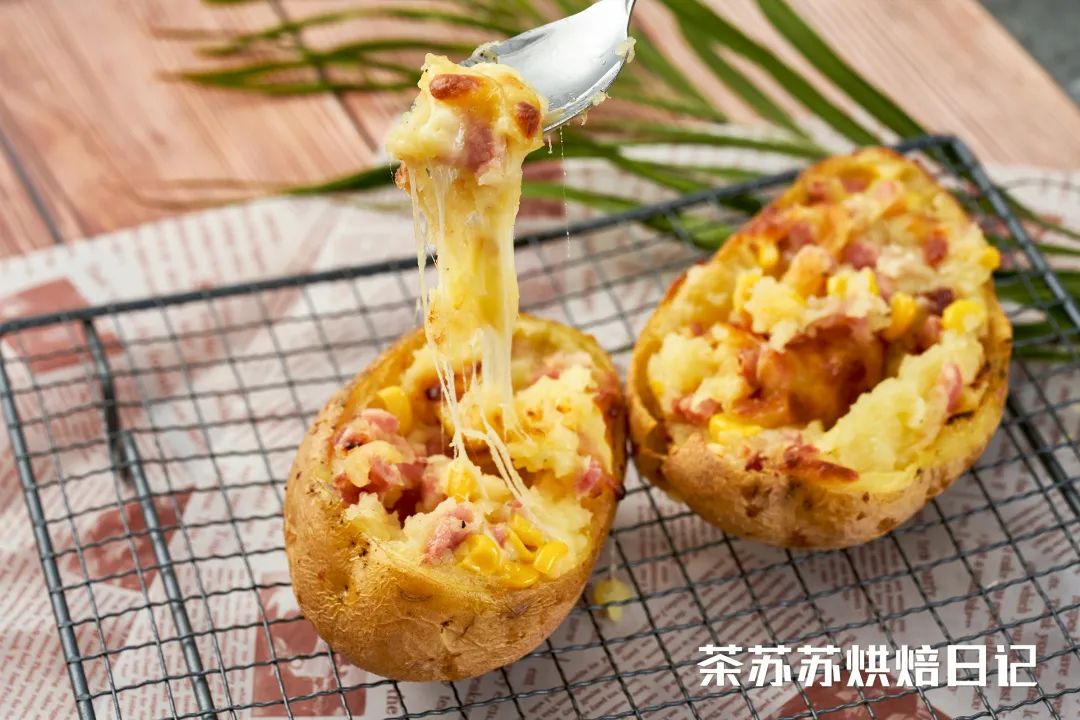 冬天就馋这一口芝士焗土豆!酥香会拉丝,吃完一个还管饱!