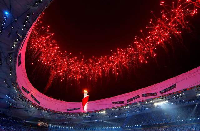 1992年巴塞罗那奥运会.这届奥运会的圣火是由残奥运动