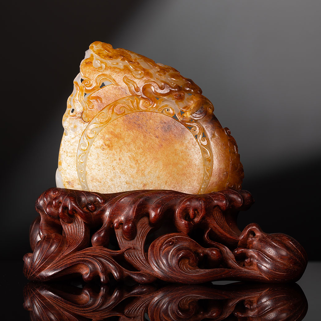 和田玉籽料 红皮白肉玉雕摆件 玉雕大师张胜利作品 降龙罗汉镇