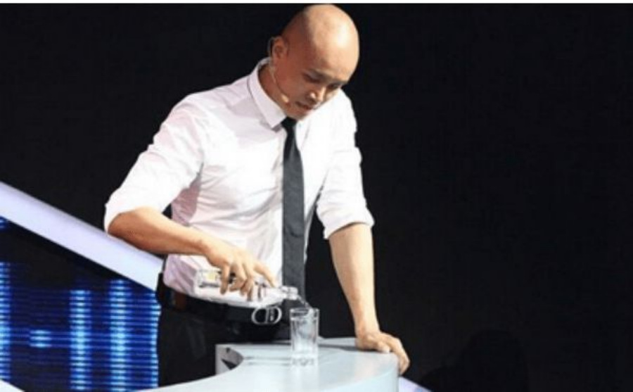 乐嘉:节目上与宁静争吵,靠女儿赚流量,他在不归路越走越远