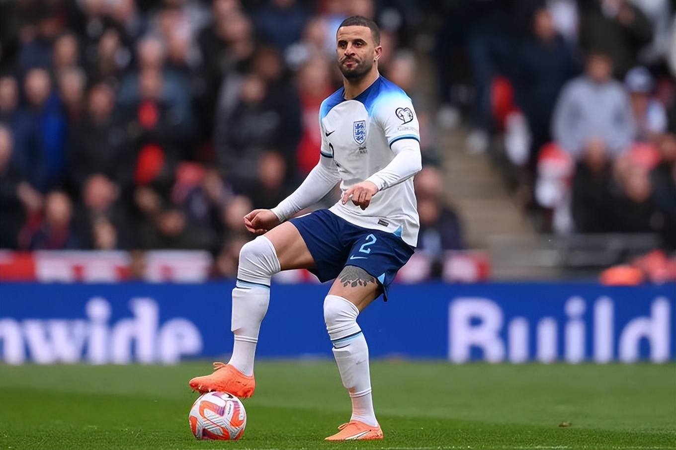 曼城生涯彻底结束了!瓜迪奥拉公布消息,凯尔沃克离队已成定局