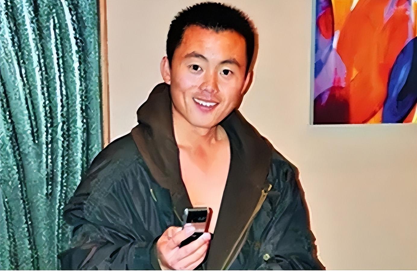 就露出臂肘形容衣服破烂比喻顾此失彼,穷于应付出处庄子·让王"曾子居