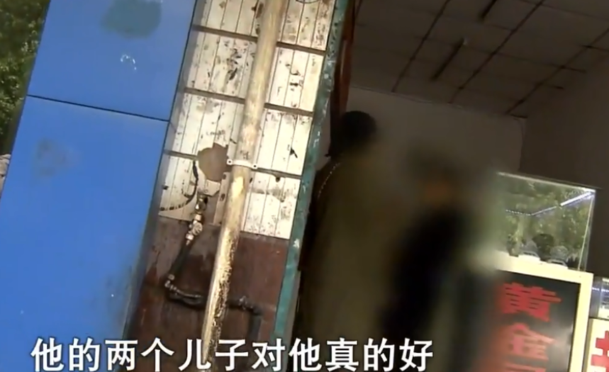 17年湖南77岁老人半年换了4个保姆仍不满意儿子他要求陪床