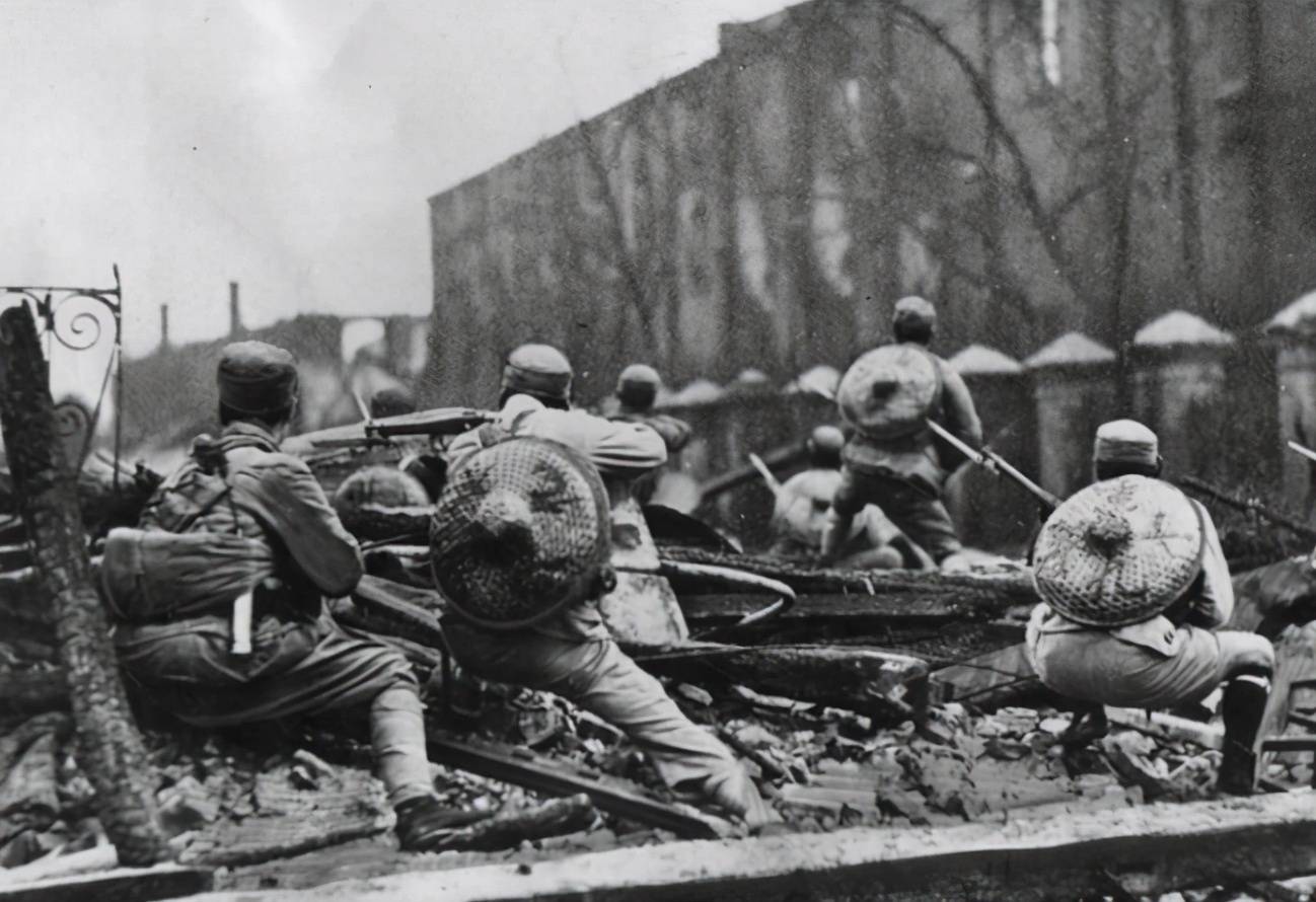 廖耀湘被俘后在宴上不服,刘亚楼转身请出一人,他马上连敬三杯酒