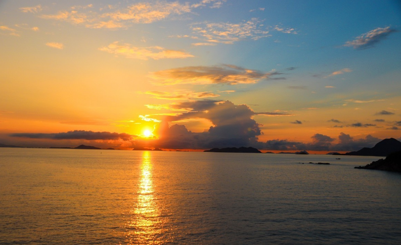 海上日出