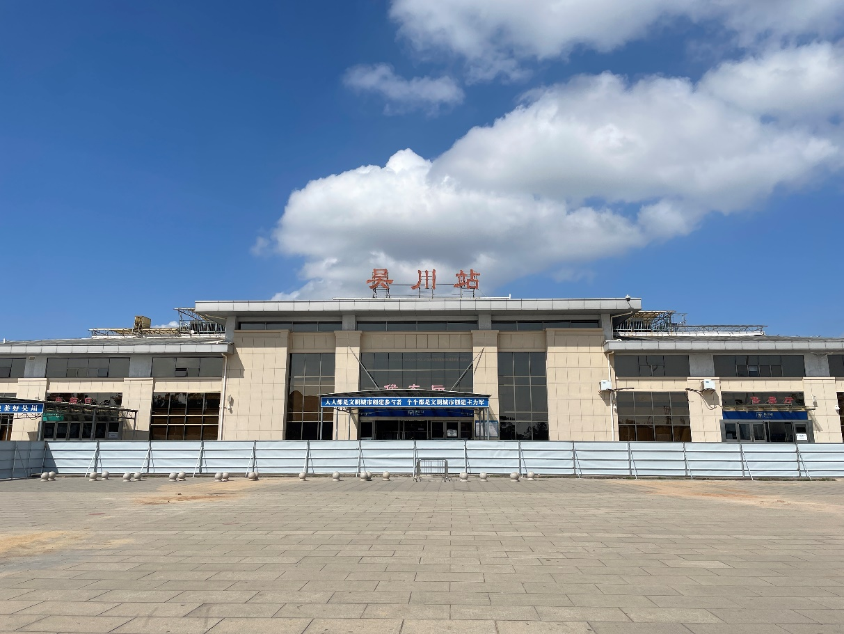 吴川站站改前最后一个春运 铁警温情"守护"