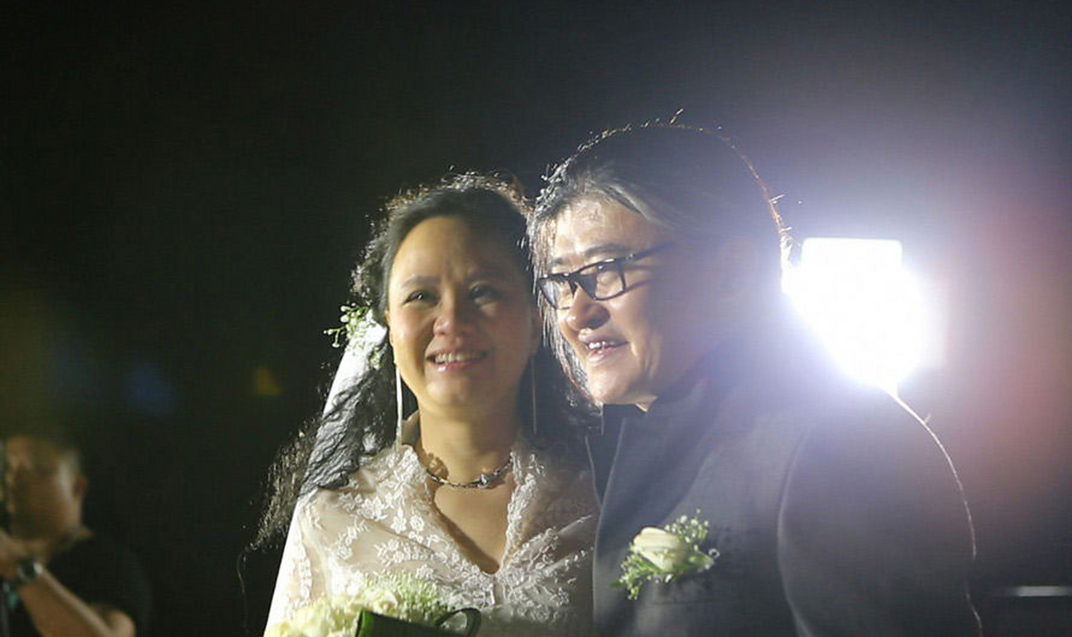 1988年,刘欢认识了湖南电视台主持人卢璐,相识9天后,便决定结婚.