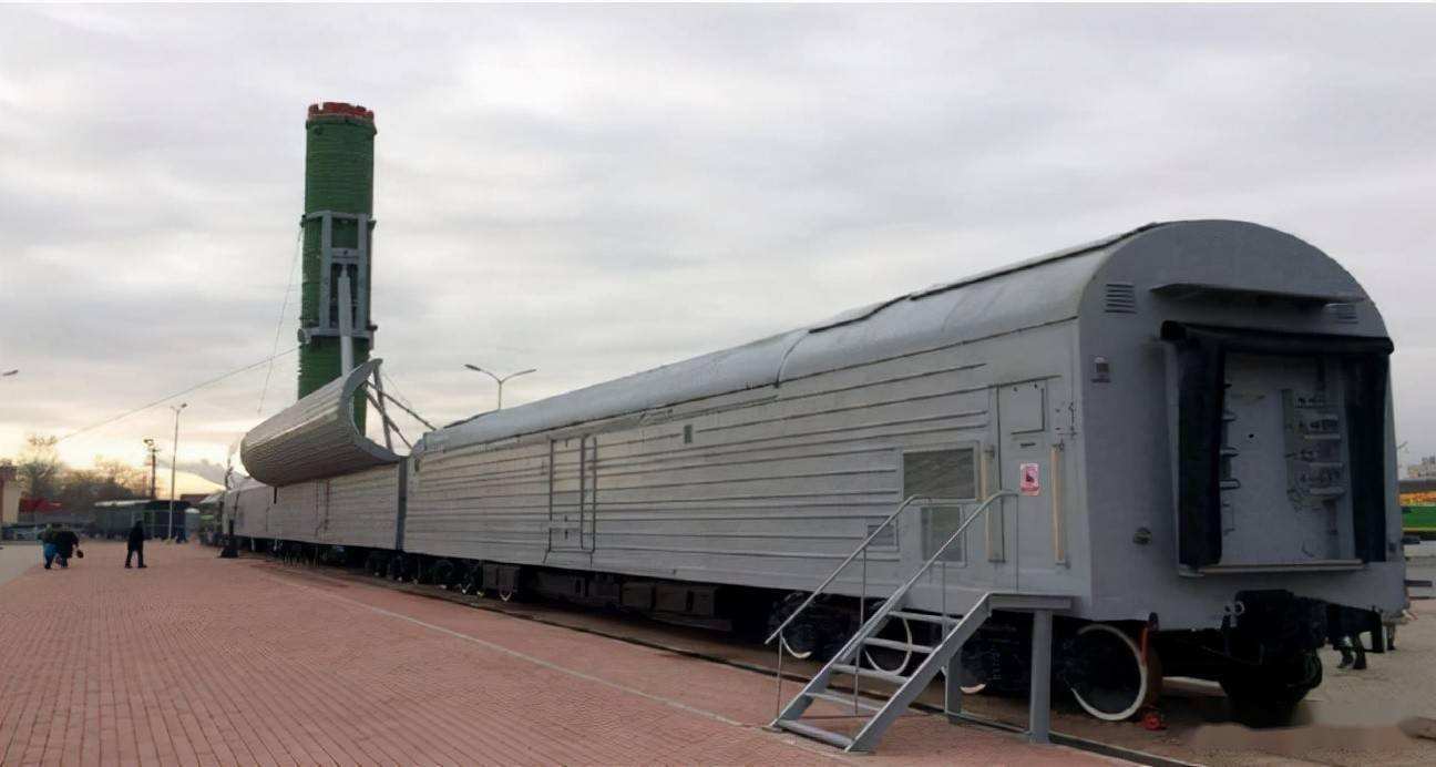 俄罗斯复活核导弹列车,被誉为北约东扩的终结者,其火力究竟如何