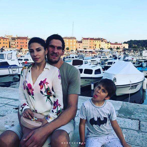 博班身高2米24,美女妻子身高1米7,网友:太幸福了!