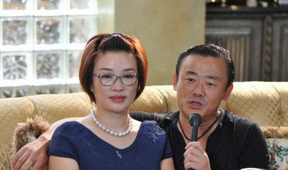 温州女富豪胡洁:前夫从司机到巨贪,二婚嫁周立波,送百万保时捷