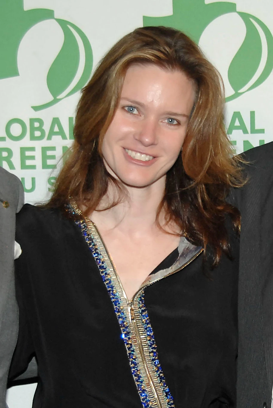 格莱姆斯:特立独行的非主流头子,造型五彩斑斓,却迷倒世界首富