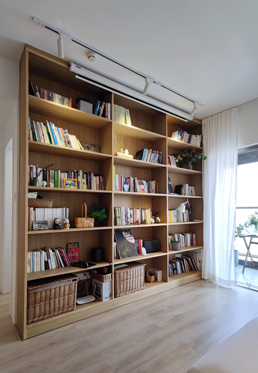 55㎡简洁舒适的小家,休闲书吧 投影代替电视墙