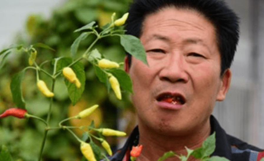 他号称中国辣王,每天都吃5斤辣椒,后来说了8个字,网友唏嘘不已