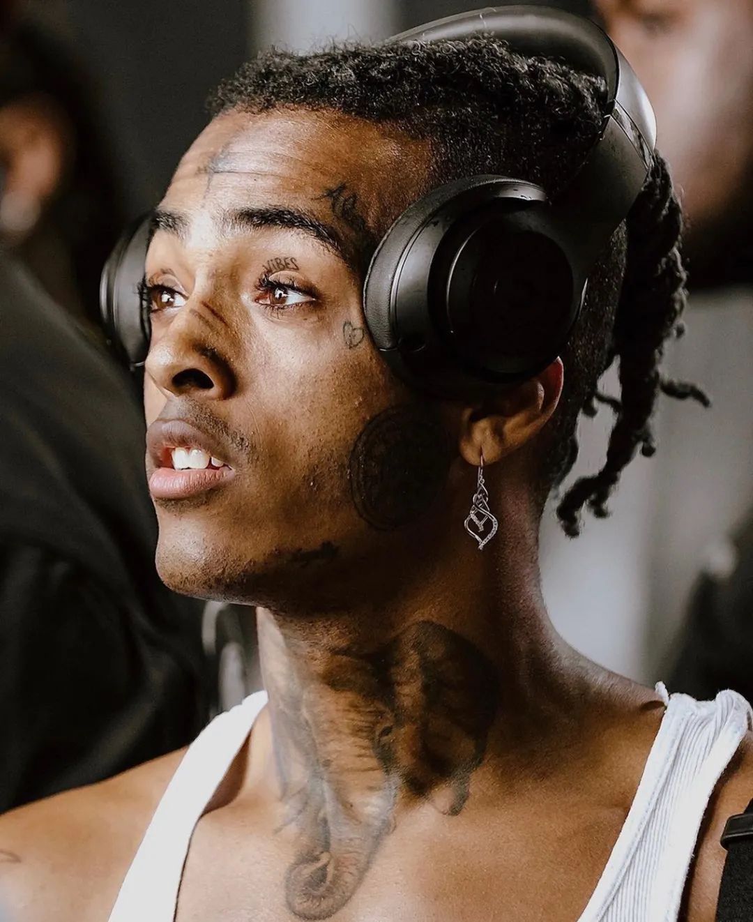 近日更是曝出 xxxtentacion 遗作将以 nft 形式发布.