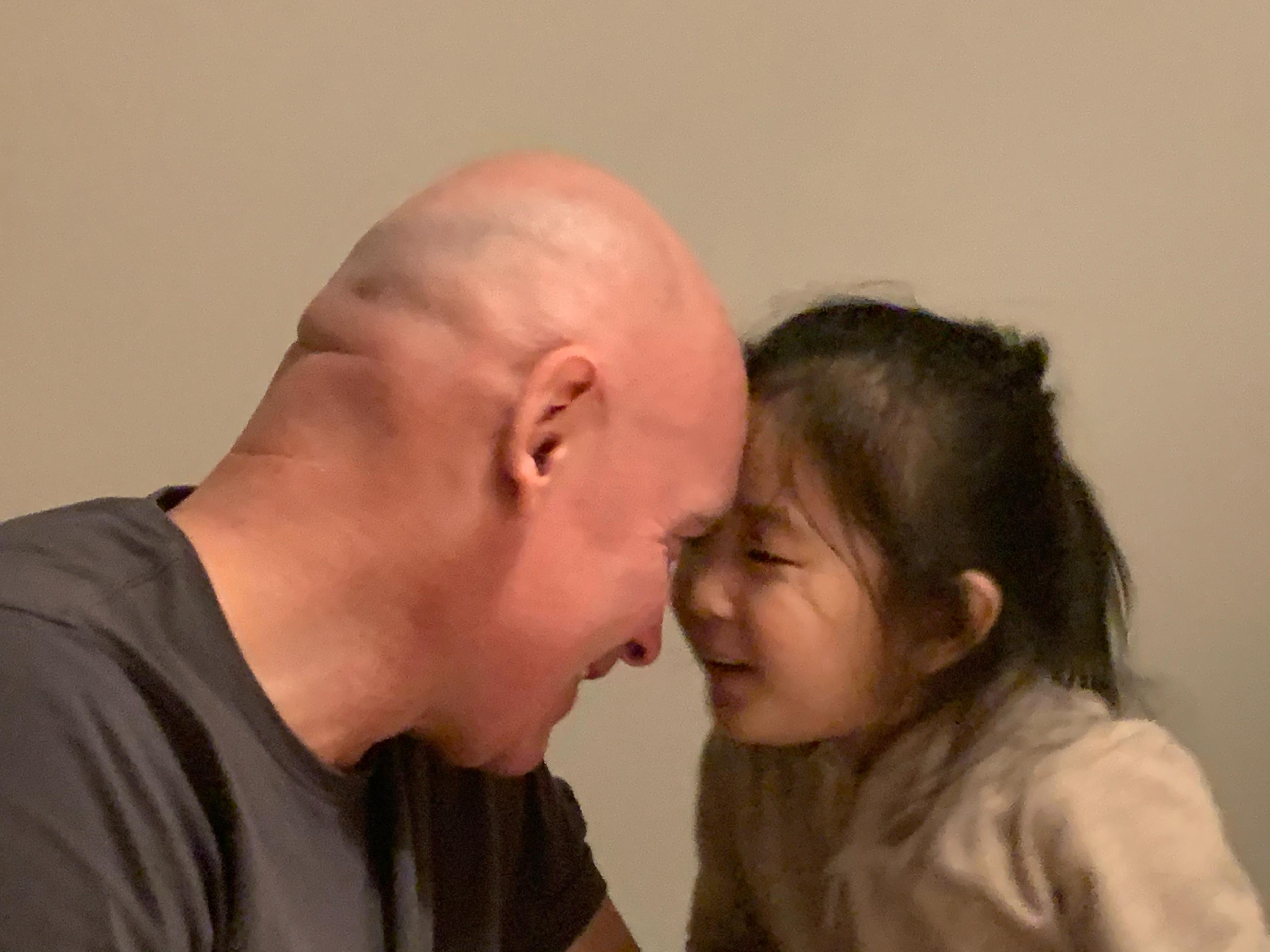 北京女强人李杰:未婚生女,43岁爱上荷兰拳王,被网友质疑遭家暴