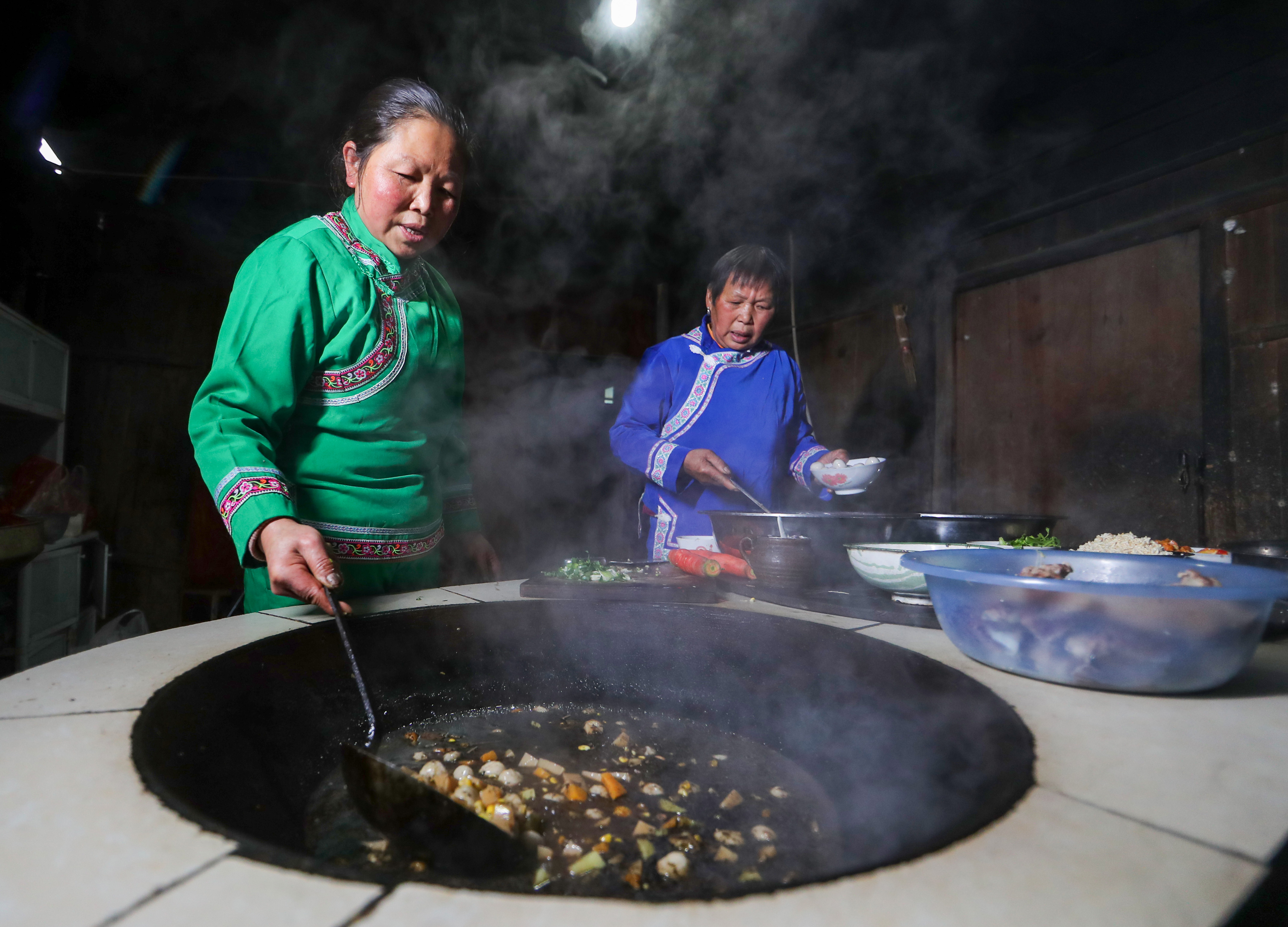 侗族油茶图片高清图片