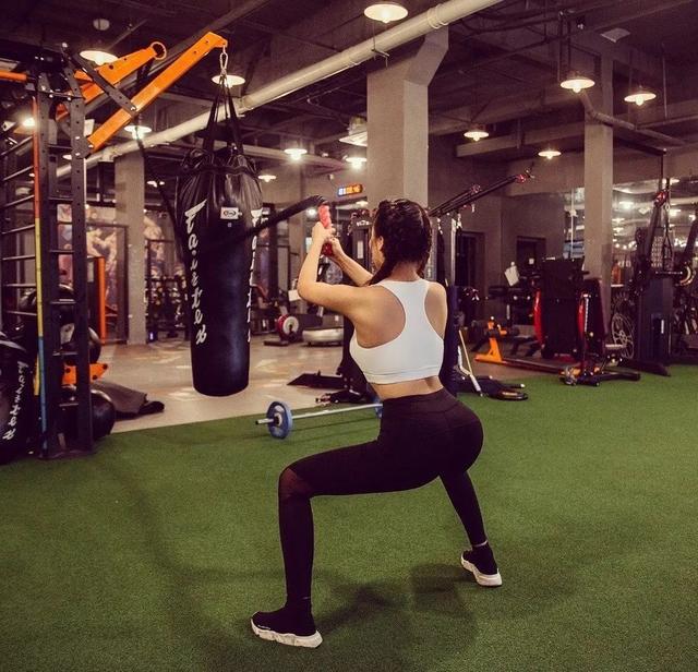 海航大学170cm校花,颜值出众,身材线条傲人,被称"宅男女神"