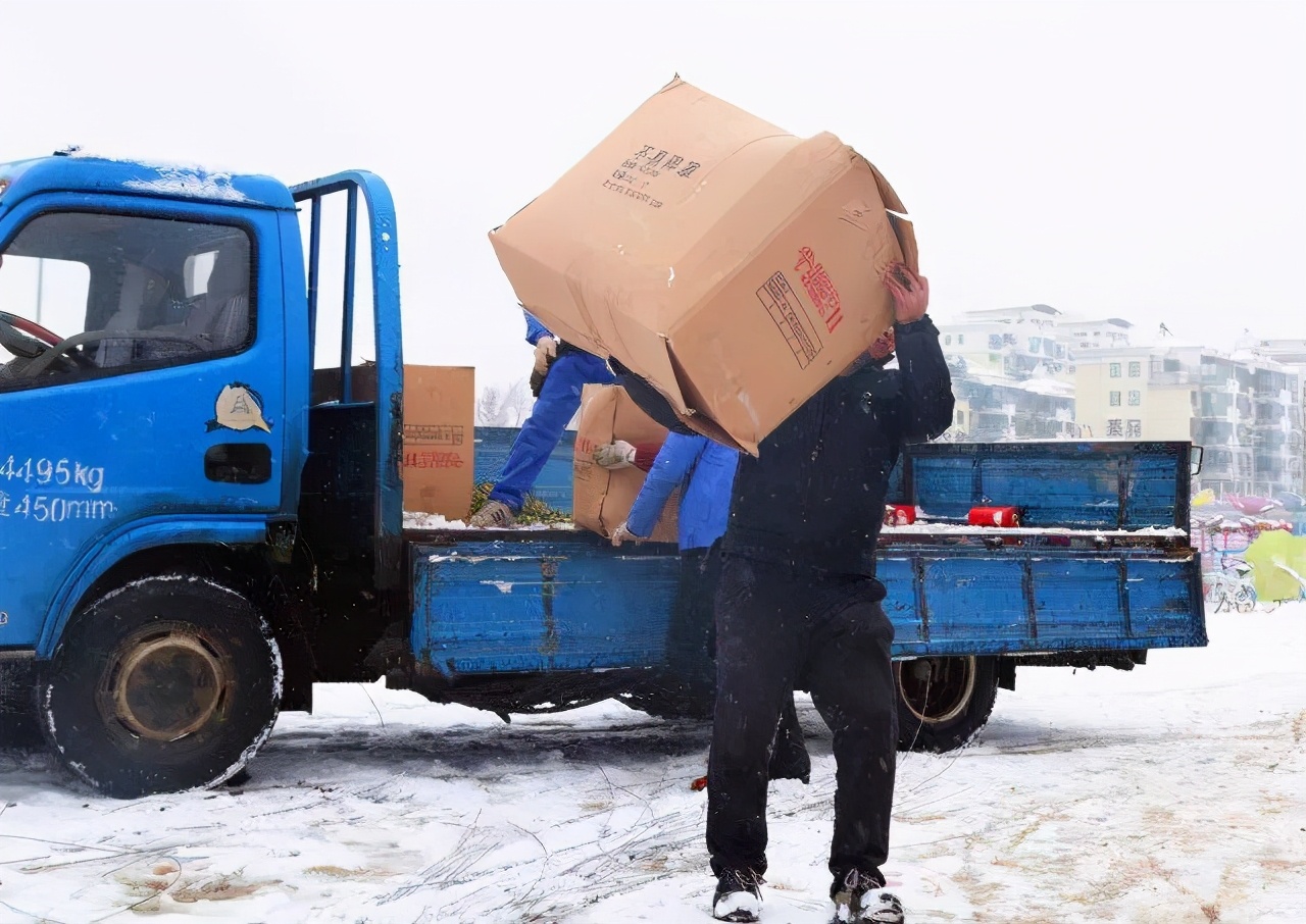 不给装卸工好处就不卸货?卡车司机除了开车还要包揽这些活儿?
