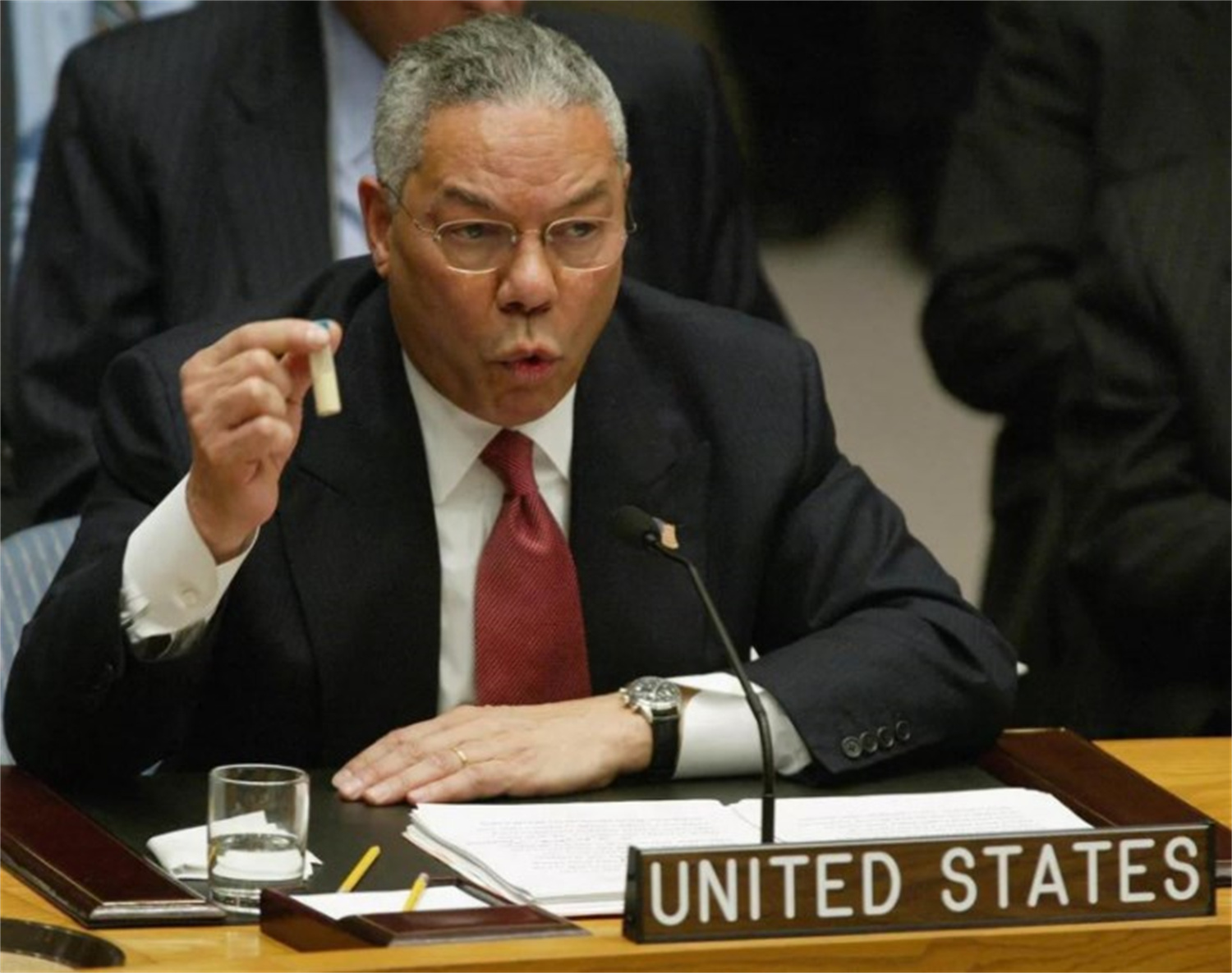 自"9·11"恐怖袭击后,小布什政府提出了反恐战争并迅速发动了阿富汗