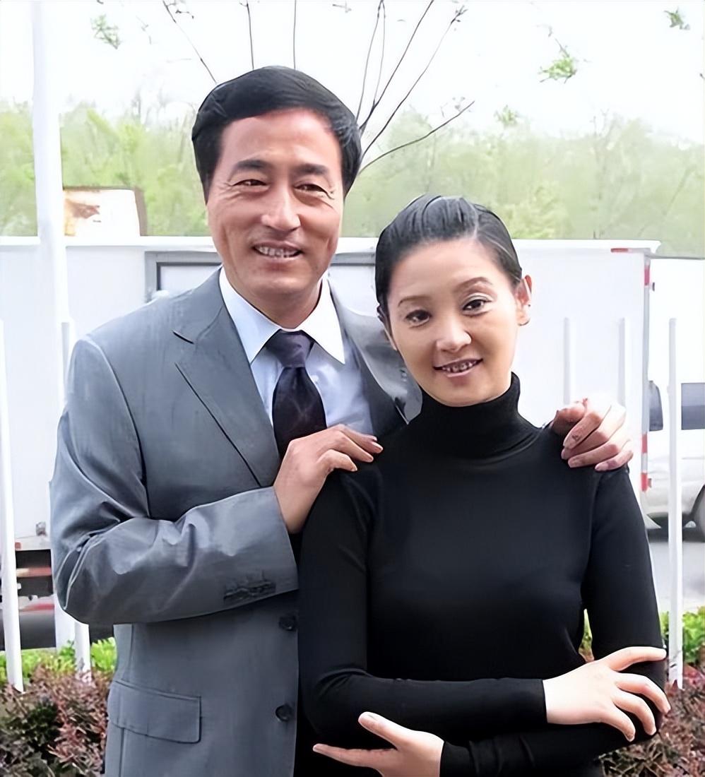 冯小刚与沈星夜宿八小时,看到徐帆的态度,才明白她是真精明