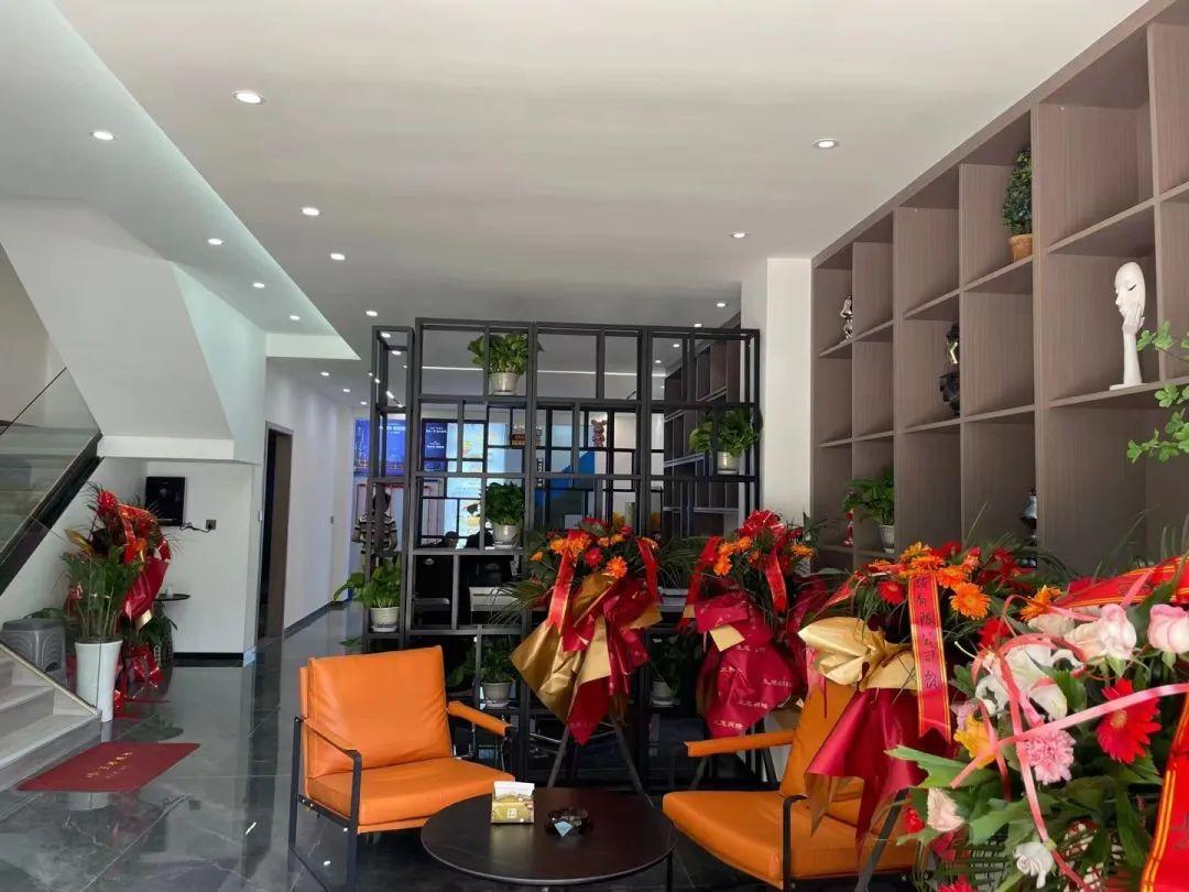 热烈祝贺阳新景龙装饰盛大开业!