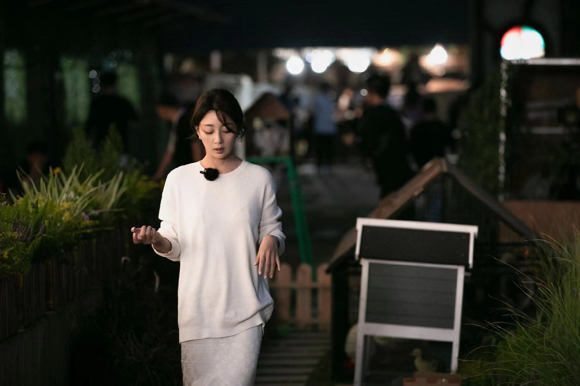 《中餐厅6》殷桃综艺首秀,靠健身保持身材的人,精气神不一样